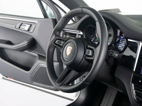 Certified 2026 Porsche Macan S AWD/4WD image 35