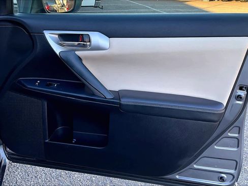 Used 2013 Lexus CT 200h w/ Premium Pkg w/Backup Camera image 23