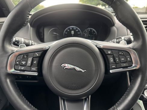 Used 2018 Jaguar XE S RWD image 23