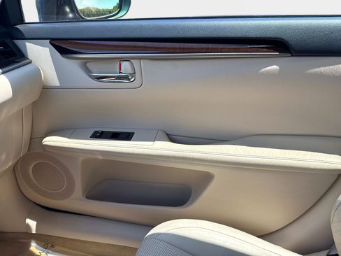 Used 2013 Lexus ES 350 w/ Luxury Pkg FWD image 21