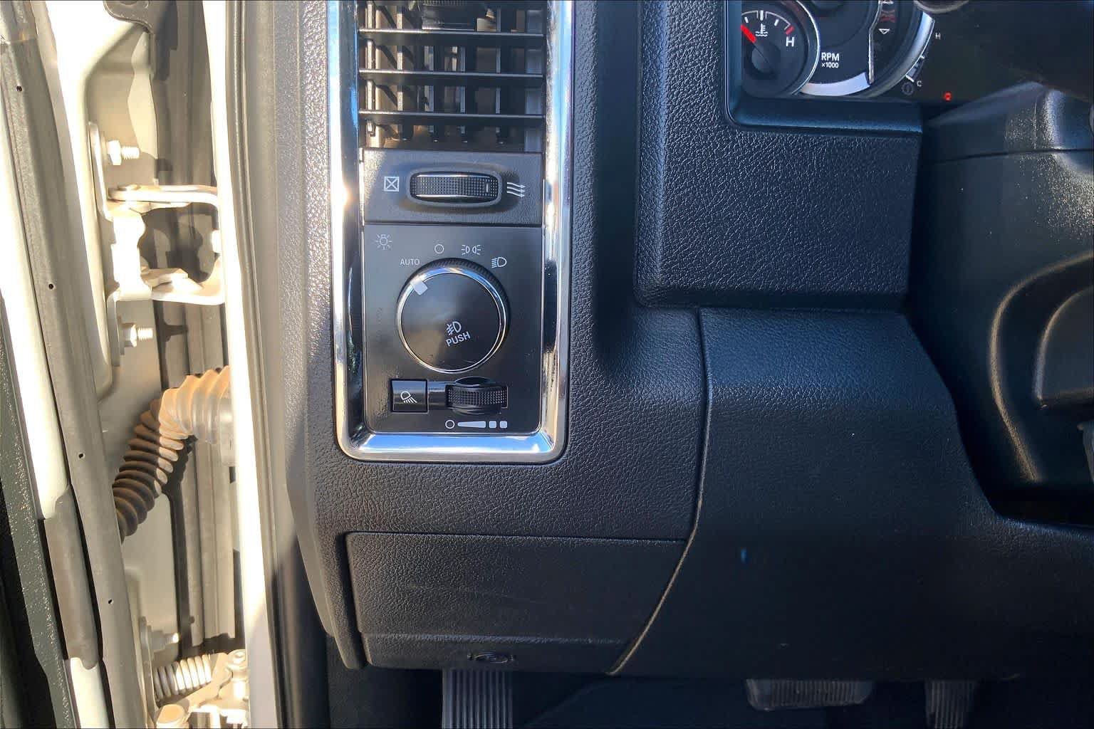 Used 2017 RAM 1500 Laramie w/ Convenience Group AWD/4WD image 32