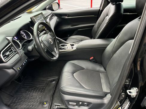 Used 2023 Toyota Camry XLE image 9