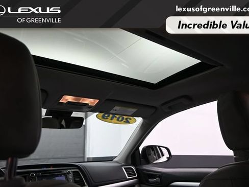 Used 2019 Toyota Highlander XLE AWD/4WD image 23