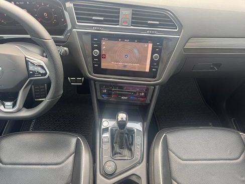 Used 2022 Volkswagen Tiguan SEL R-Line AWD/4WD image 12