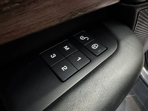 Used 2018 Land Rover Discovery HSE Luxury AWD/4WD image 31