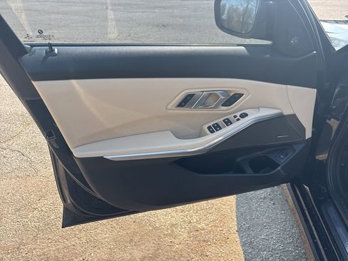 Used 2020 BMW 330i Sedan w/ Premium Package image 9