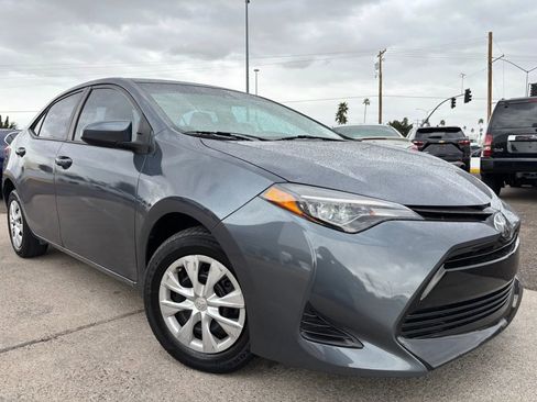Used 2017 Toyota Corolla SE FWD image 3