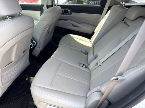 Used 2023 Kia Sorento S w/ Panoramic Sunroof Package AWD/4WD image 15