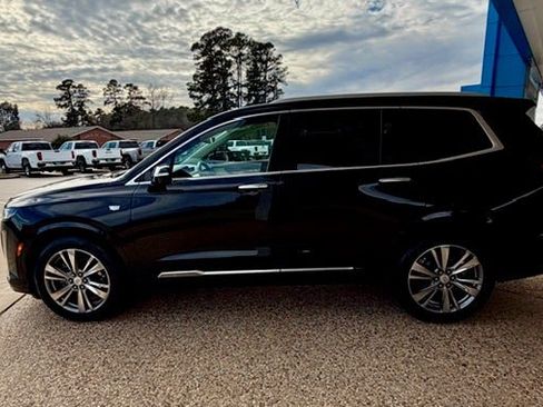 Used 2022 Cadillac XT6 Premium Luxury w/ Technology Package image 4