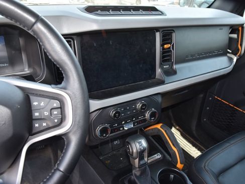 Certified 2023 Ford Bronco Badlands w/ Sasquatch Package AWD/4WD image 8
