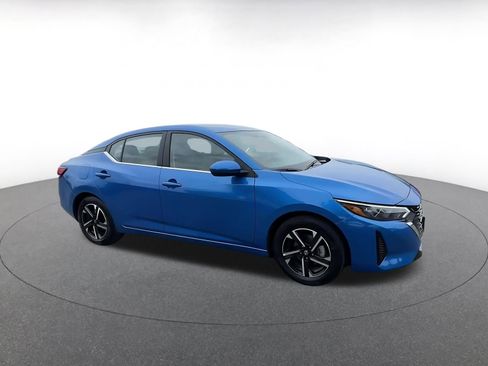 Used 2025 Nissan Sentra SV image 2