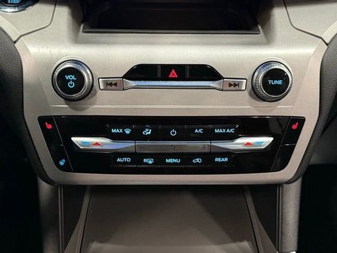 Used 2023 Ford Explorer XLT w/ Equipment Group 202A image 29