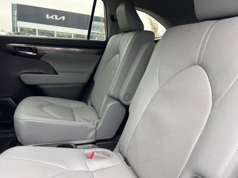 Used 2023 Toyota Highlander Platinum image 33