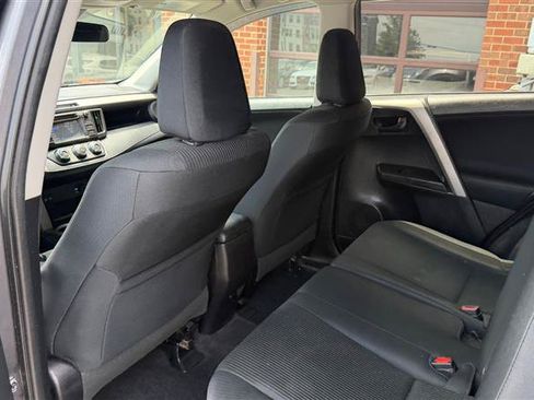 Used 2017 Toyota RAV4 LE AWD/4WD image 19