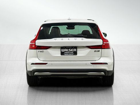 Used 2025 Volvo V60 B5 Cross Country Plus AWD/4WD image 4