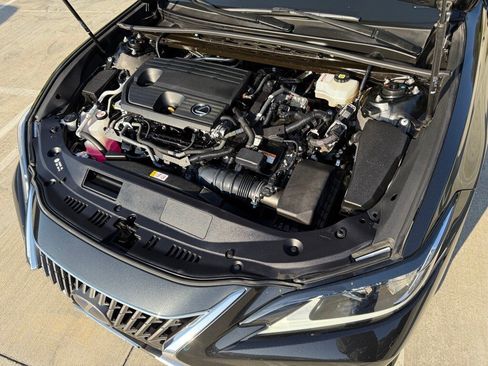 Certified 2022 Lexus ES 300h w/ Premium Package image 6