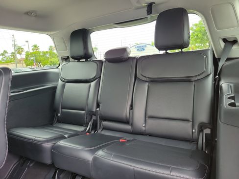 Certified 2025 Ford Expedition Platinum AWD/4WD image 17