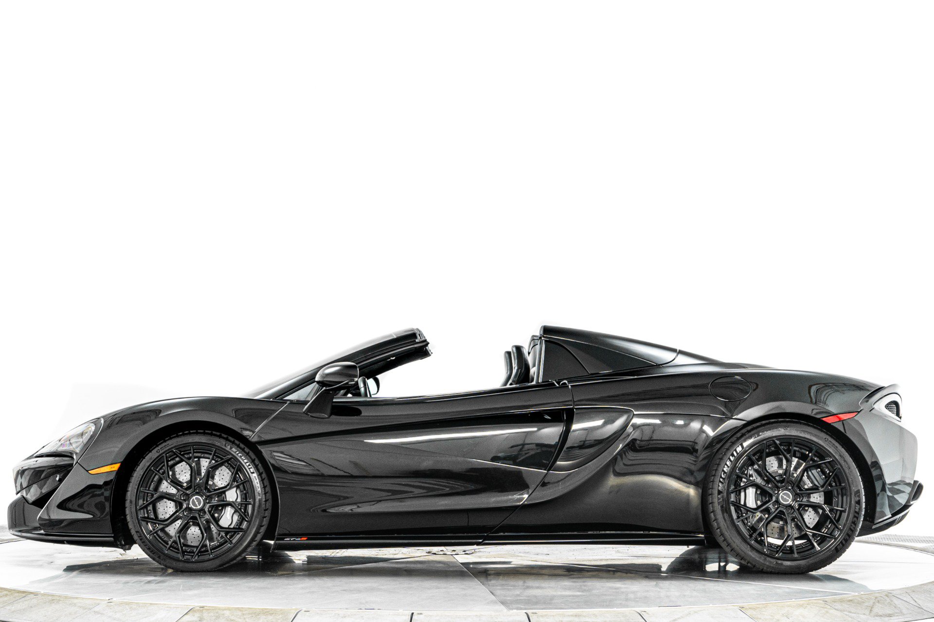 Used 2020 McLaren 570S Spider RWD image 6