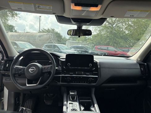 Used 2025 Nissan Pathfinder SV AWD/4WD image 36