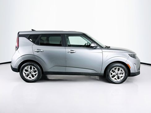 Used 2025 Kia Soul LX w/ LX Technology Package FWD image 10