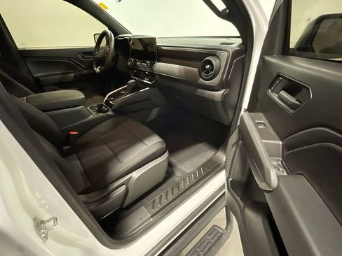 Used 2025 Chevrolet Colorado Trail Boss AWD/4WD image 25