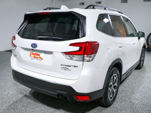 Used 2023 Subaru Forester Premium AWD/4WD image 7