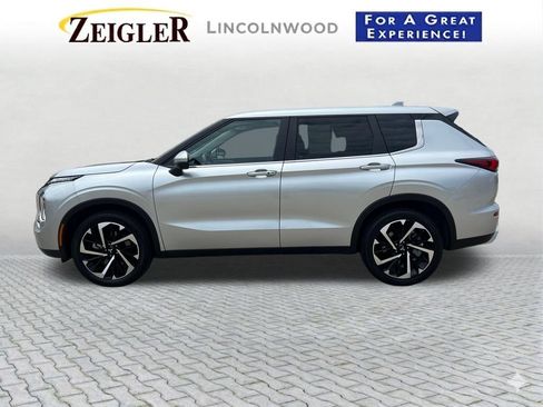Used 2024 Mitsubishi Outlander SE FWD image 3