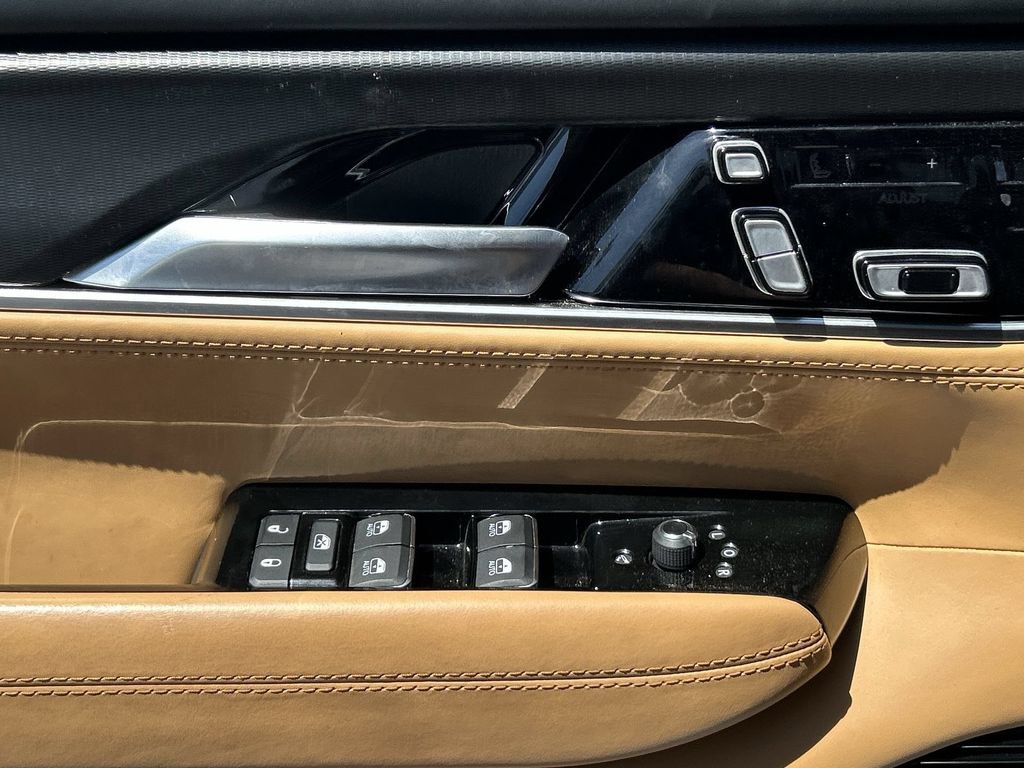 Used 2024 Jeep Grand Wagoneer Series III w/ Rear Seat Video Group 1 AWD/4WD image 24