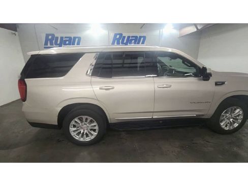 Used 2023 GMC Yukon SLT w/ SLT Luxury Package RWD image 9