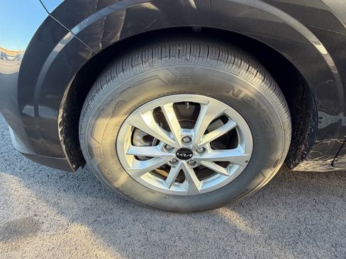 Used 2024 Kia Carnival LX FWD image 6