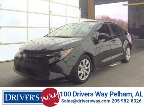 Used 2022 Toyota Corolla LE image 1