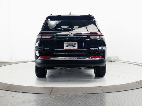 Used 2024 Jeep Grand Cherokee Laredo X w/ Luxury Tech Group I AWD/4WD image 9