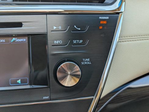 Used 2014 Toyota Avalon XLE Premium image 25