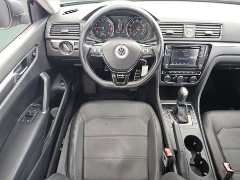 Used 2017 Volkswagen Passat 1.8T R-Line FWD image 4