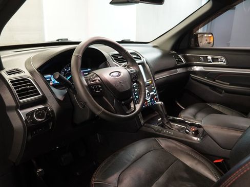 Used 2018 Ford Explorer Sport w/ Equipment Group 401A AWD/4WD image 7