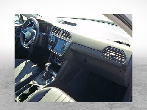 Used 2024 Volkswagen Tiguan SE FWD image 12