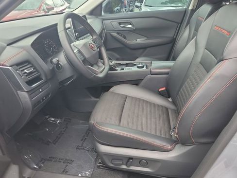 Certified 2025 Nissan Rogue SV AWD/4WD image 18