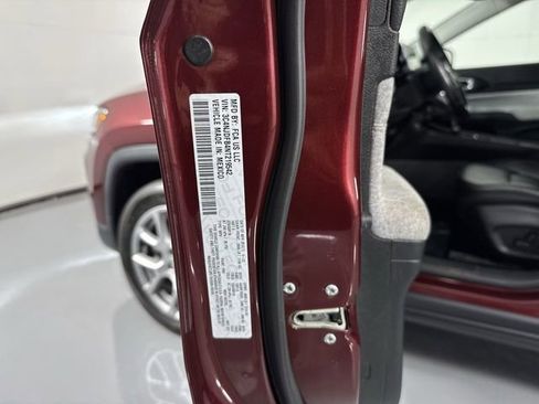 Used 2022 Jeep Compass Latitude image 35