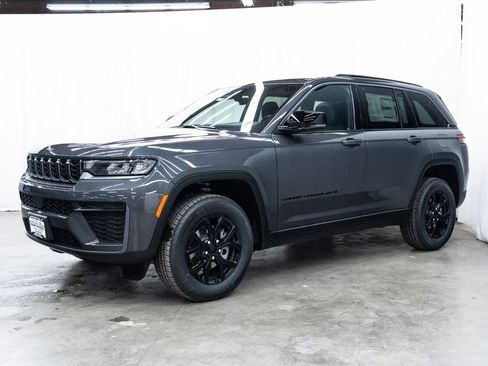 New 2026 Jeep Grand Cherokee 4WD image 3