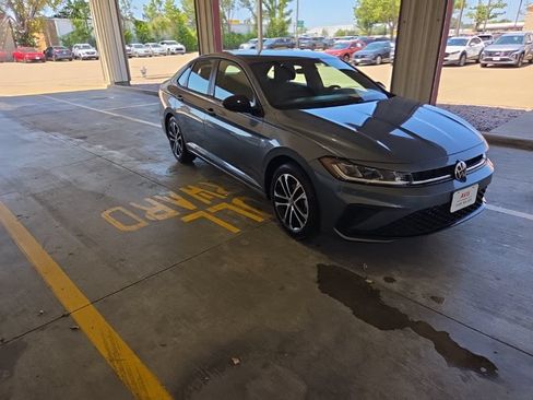 Used 2025 Volkswagen Jetta Sport FWD image 6