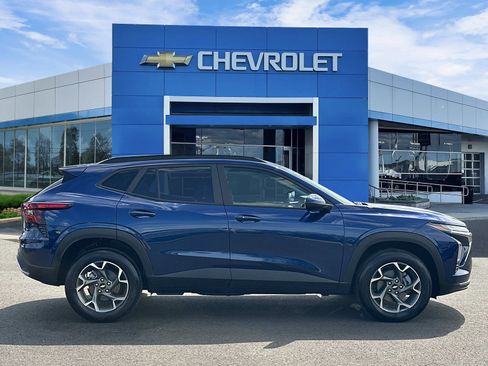 Certified 2024 Chevrolet Trax LT w/ Driver Confidence Package FWD image 5