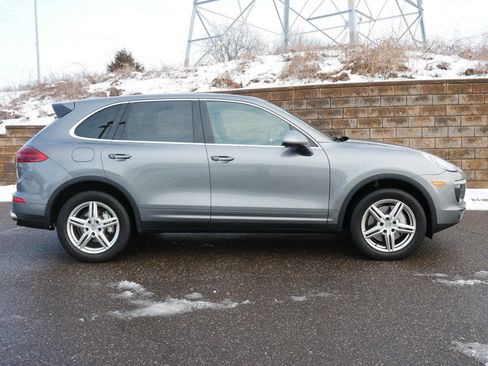 Used 2017 Porsche Cayenne S image 7