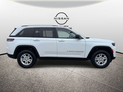 Used 2023 Jeep Grand Cherokee Laredo image 5