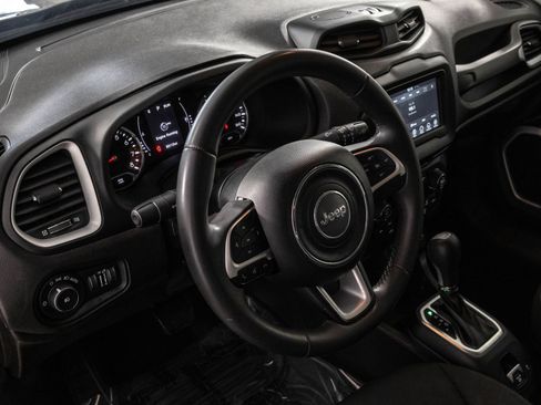 Used 2020 Jeep Renegade Latitude FWD image 31