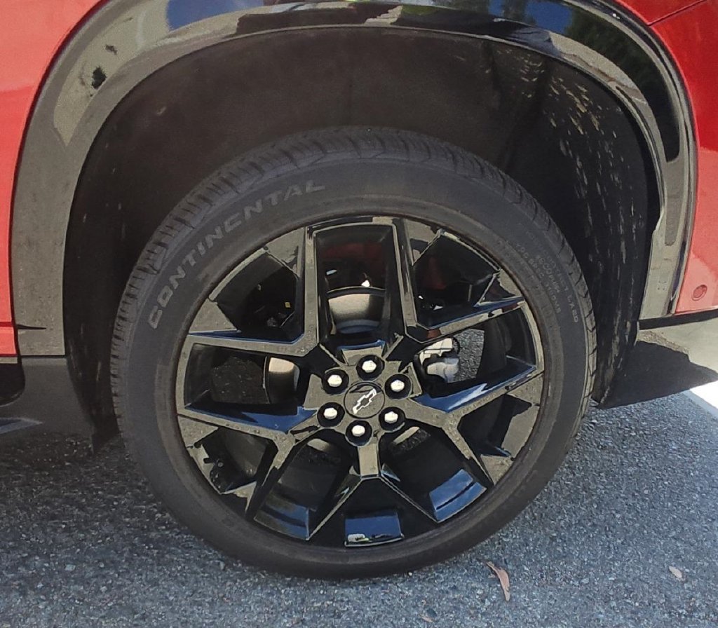 Used 2025 Chevrolet Traverse RS FWD image 6