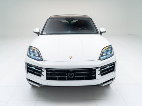 Certified 2024 Porsche Cayenne Coupe image 6