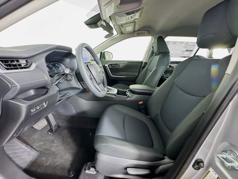 Used 2025 Toyota RAV4 LE AWD/4WD image 12