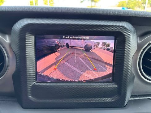 Used 2023 Jeep Wrangler Unlimited AWD/4WD image 39