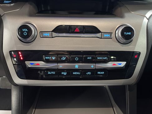 Used 2022 Ford Explorer XLT w/ Class IV Trailer Tow Package image 24