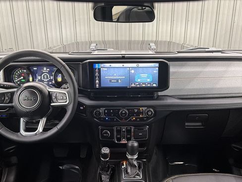 Used 2025 Jeep Wrangler Unlimited Sahara w/ Safety Group AWD/4WD image 32